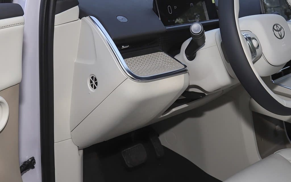 2025 Toyota bZ3X 520 Pro LiDAR electric SUV — centre console, export from China